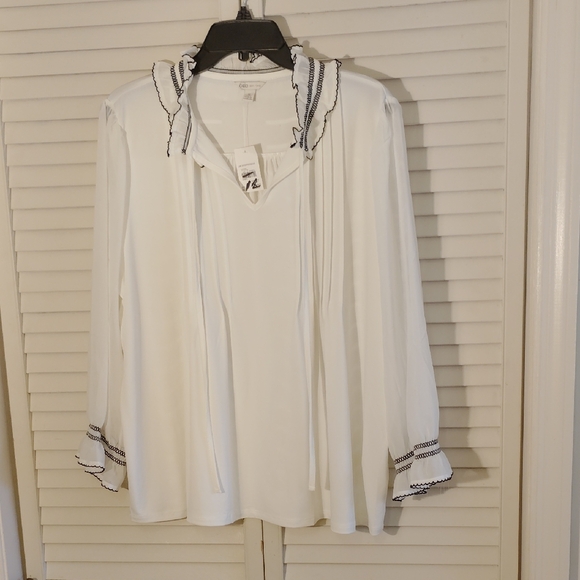 Cato White Blouse with Black Accents - Picture 2 of 10